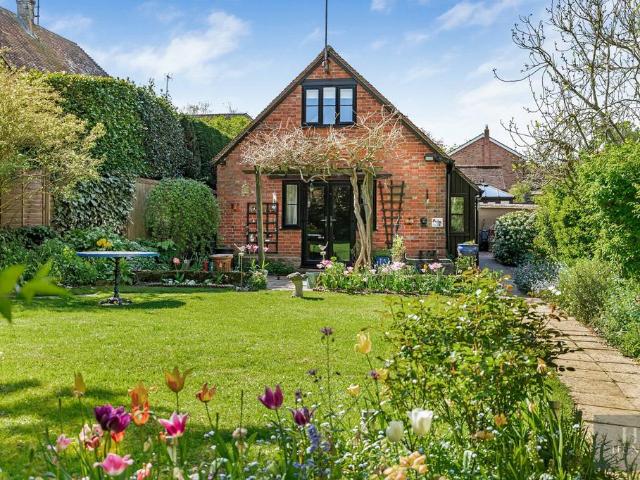 House for sale in Chearsley, Buckinghamshire
