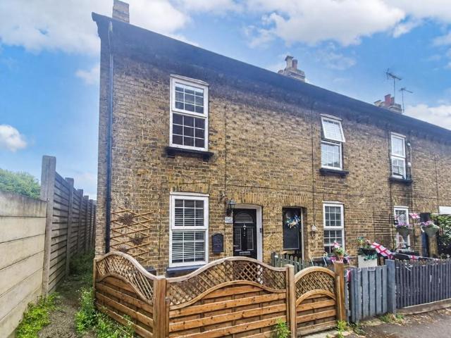 House for sale in Kings Hill, Colliers End