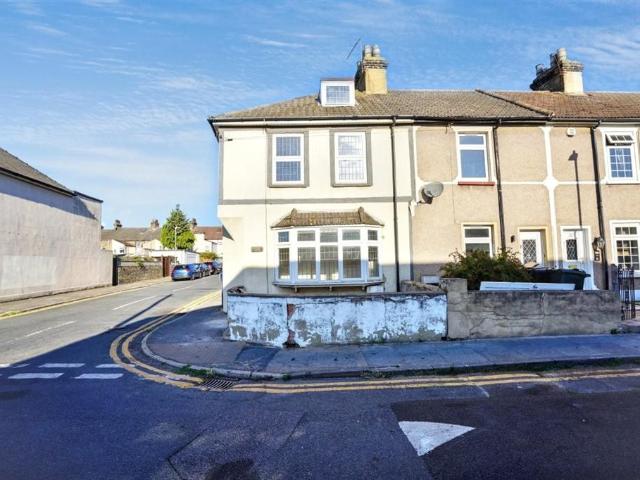 House for sale in Swanscombe and Greenhithe, Monks Orchard
