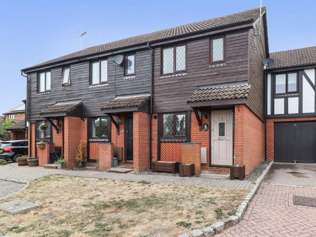 House for sale in Heol-las, Surrey