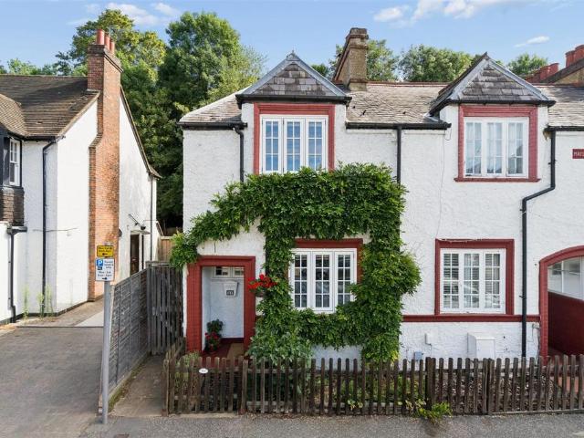 House for sale in Batchworth, Hertfordshire