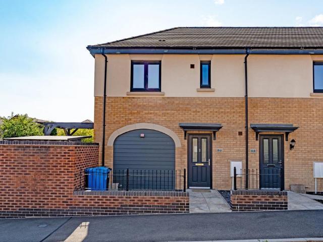 House for sale in Priors Hall Park, Weldon