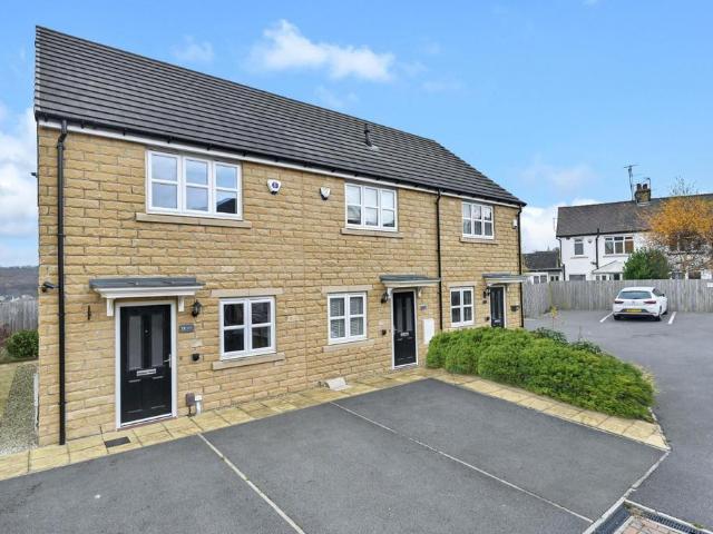 House for sale in Greengates, West Yorkshire
