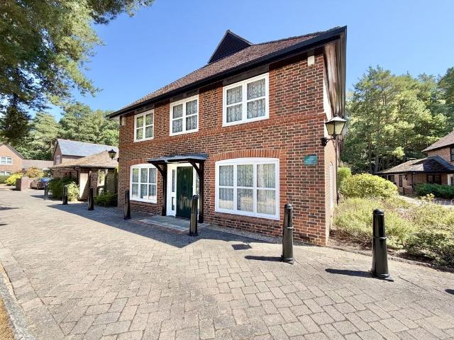House for sale in Heol-las, Surrey