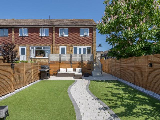 House for sale in Millmead, Acol