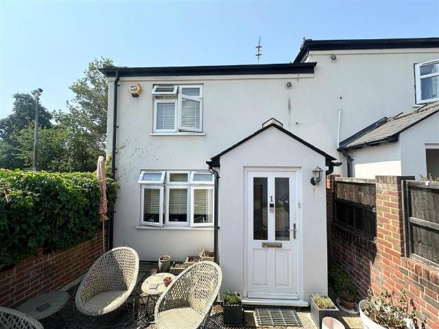 House for sale in Fole, Surrey