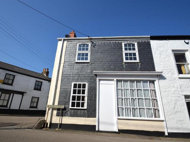 House for sale in Busveal, Cornwall