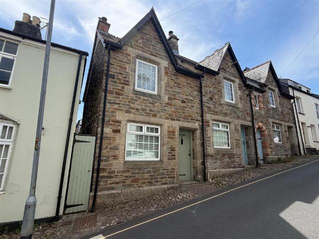House for sale in Lostwithiel, Cornwall