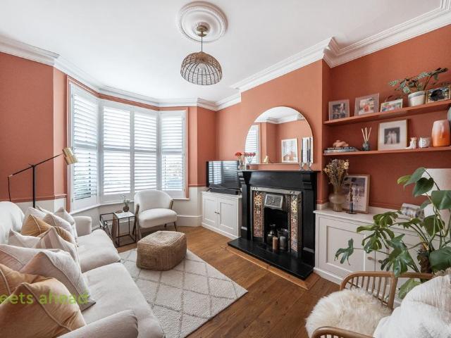 House for sale in London Borough of Croydon, Waddon