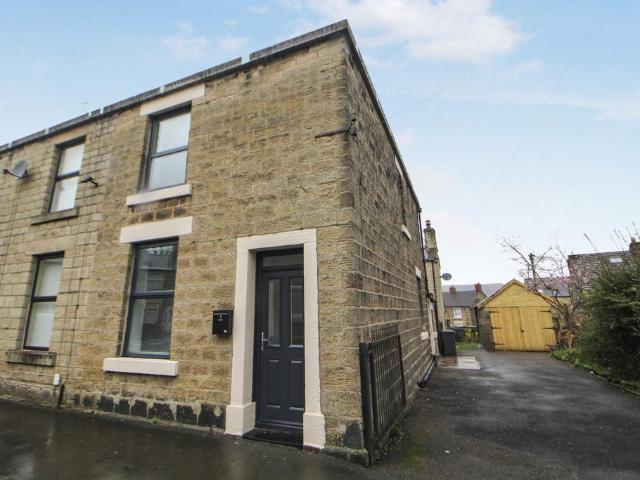 House for sale in Charlesworth, East Midlands