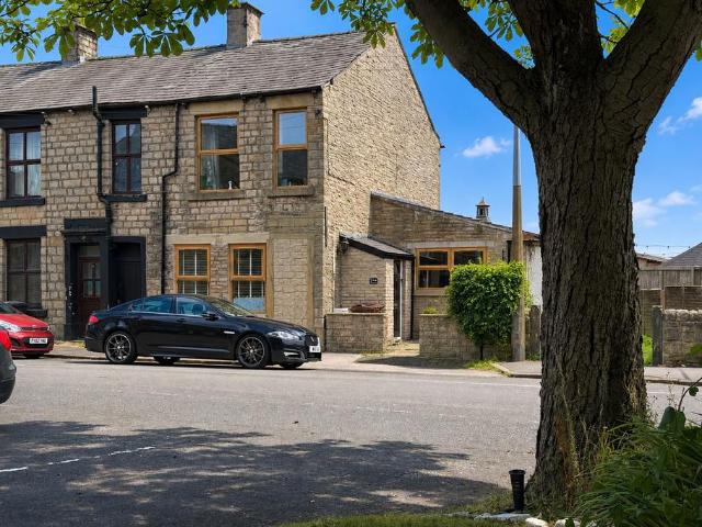 House for sale in Charlesworth, East Midlands