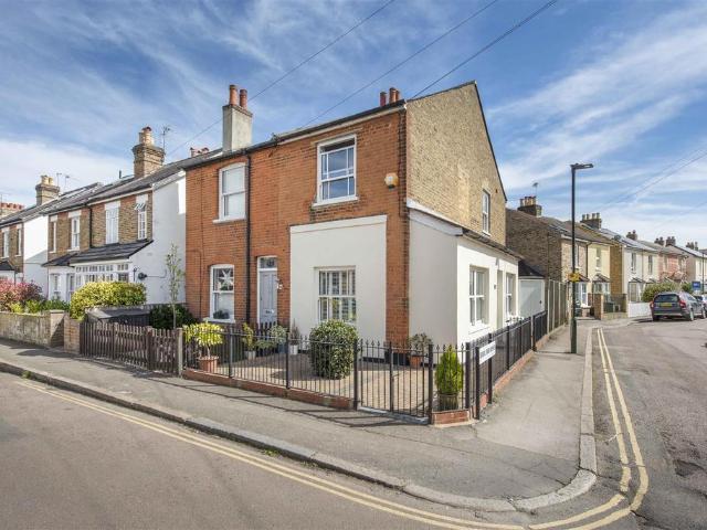 House for sale in Hampton Hill, Greater London