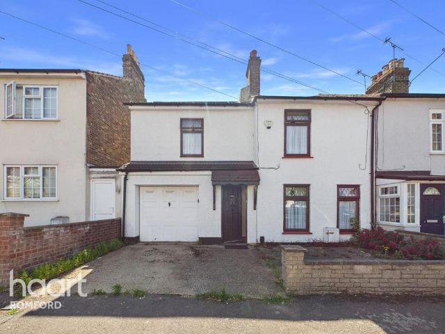 House for sale in Gidea Park, Greater London
