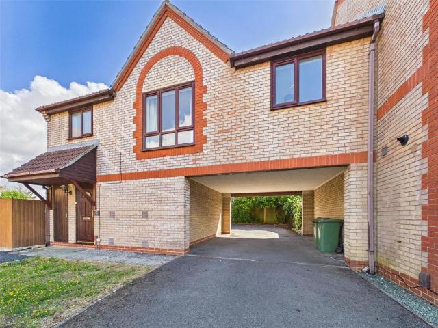 House for sale in Gloucester, Gloucestershire