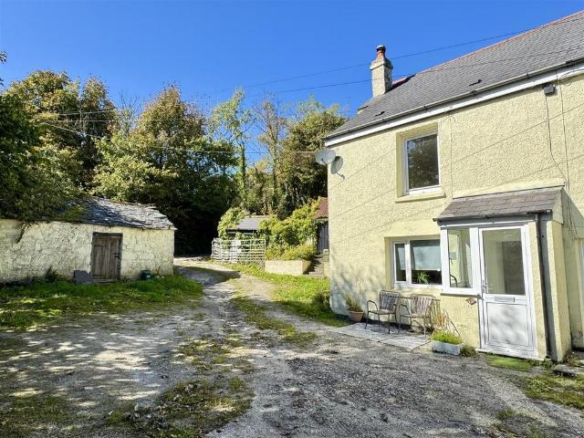 House for sale in Hallaze, Scredda