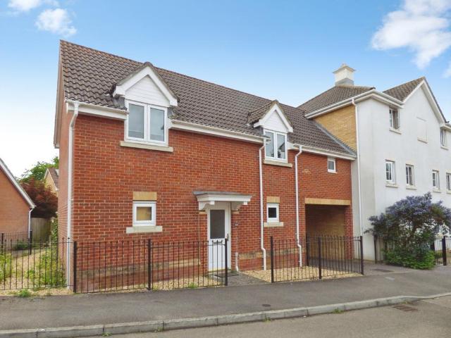 House for sale in Hedge End, Helford