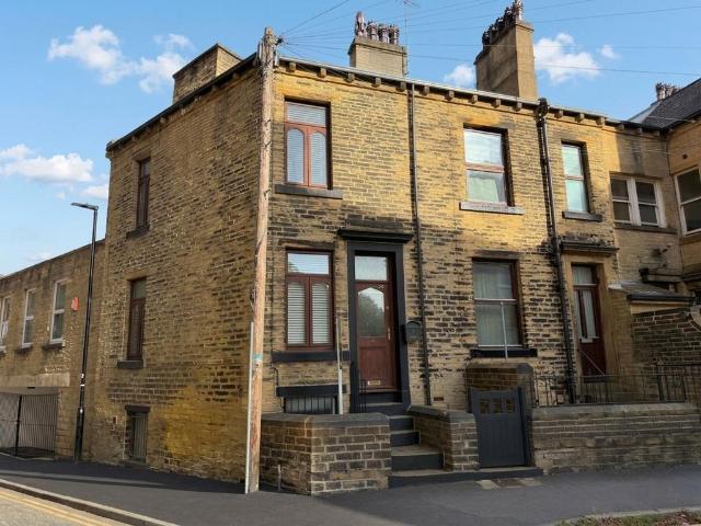 House for sale in Woolshops, Calderdale