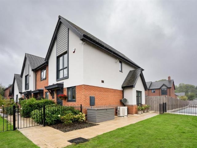 House for sale in Green Close, Warwickshire