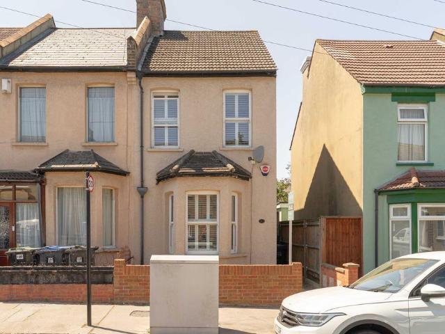 House for sale in London Borough of Croydon, Selhurst