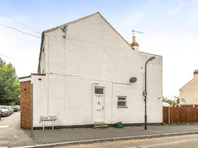 House for sale in London Borough of Merton, Mitcham