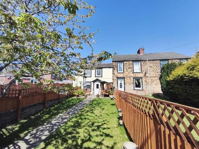 House for sale in Mapplewell, South Yorkshire