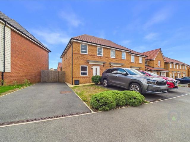House for sale in Overstone Leys, Overstone