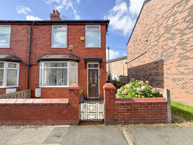 House for sale in Guide Bridge, Greenheys