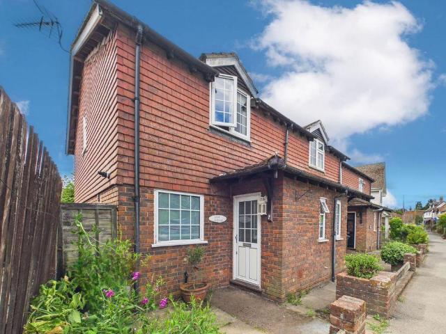 House for sale in Walton On The Hill, Red Hill