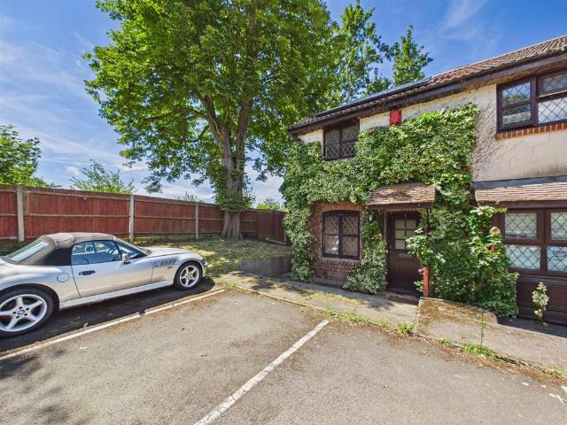 House for sale in London Borough of Croydon, Purley