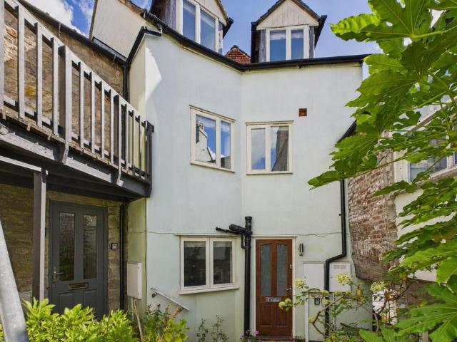 House for sale in Froggatt, East Midlands