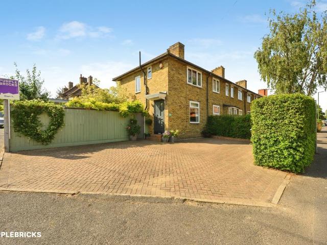 House for sale in Rosehill, Greater London