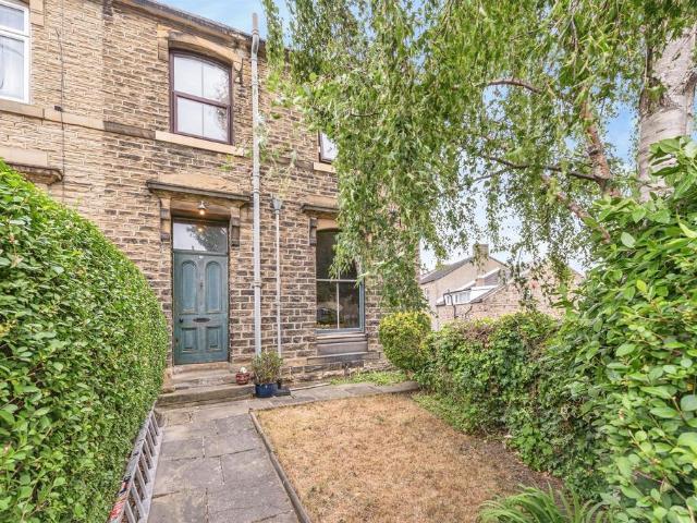 House for sale in Hillhouse, Huddersfield