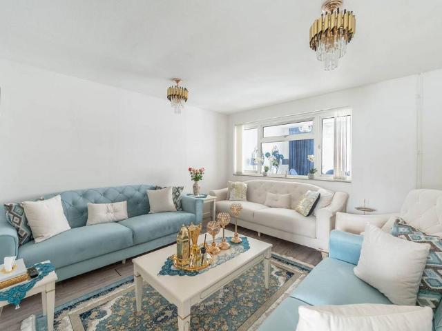 House for sale in Little Stanmore, Greater London