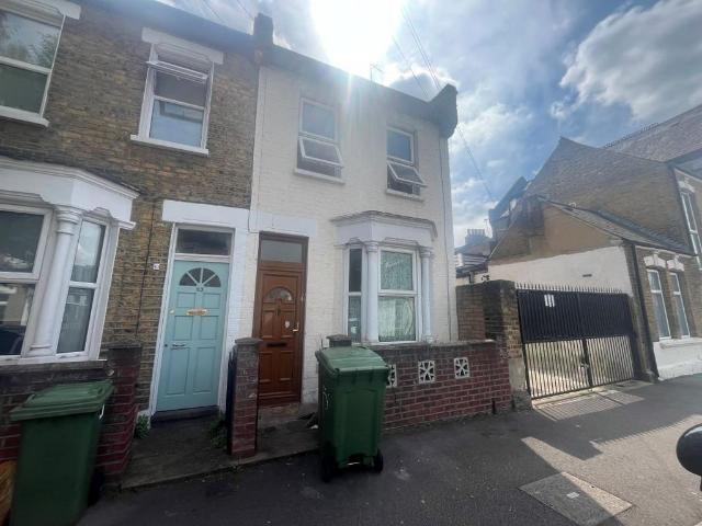House for sale in Stratford Marsh, Greater London