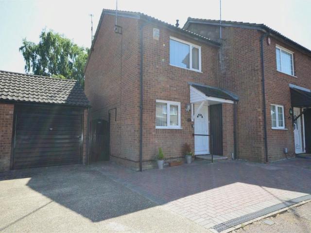 House for sale in Marsh Farm, Luton