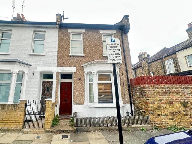 House for sale in Stratford Marsh, Greater London