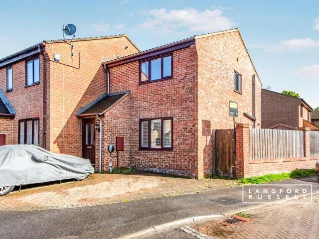 House for sale in The Butts, Kent