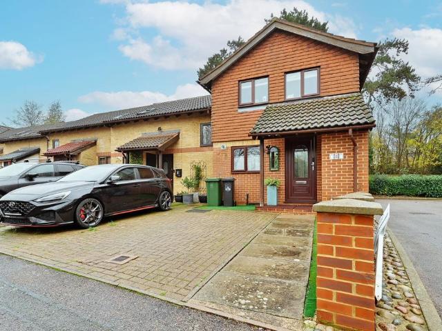 House for sale in Holywell Estate, Watford