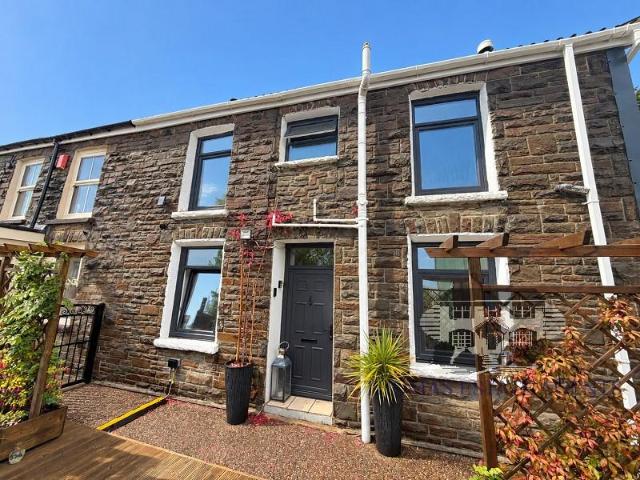 House for sale in Pentre