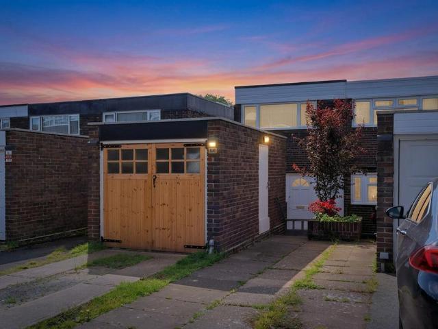 House for sale in Lee Chapel, Essex