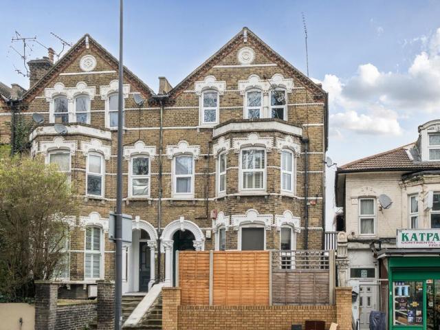 House for sale in London Borough of Lewisham, Ladywell