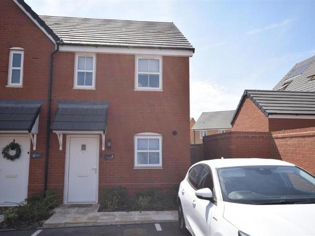 House for sale in Overstone, Moulton