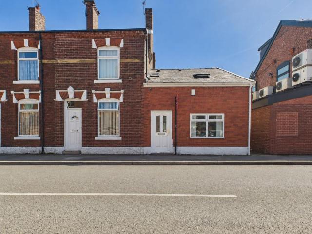 House for sale in Guide Bridge, Greenheys