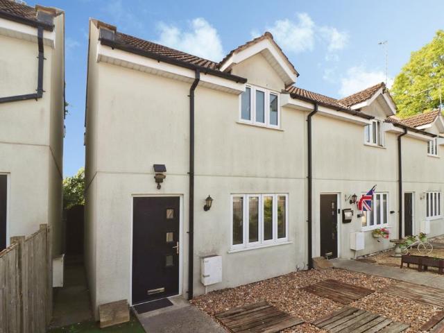 House for sale in Kingswood