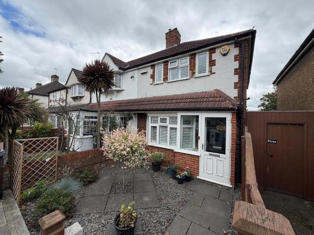 House for sale in London Borough of Hounslow, Hanworth
