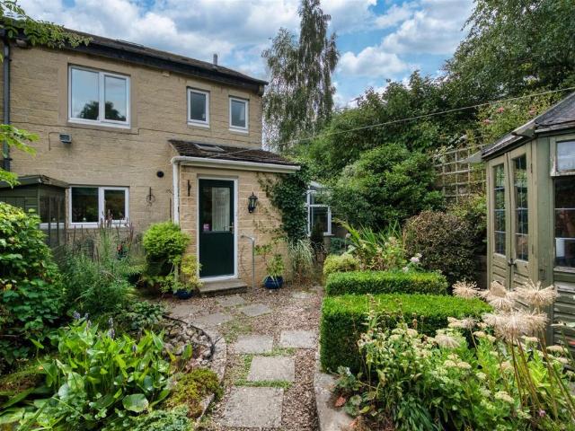 House for sale in Froggatt, East Midlands