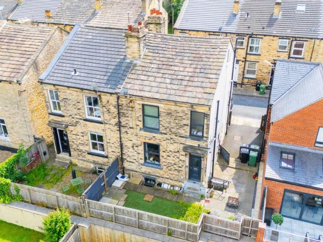 House for sale in Farsley, West Yorkshire
