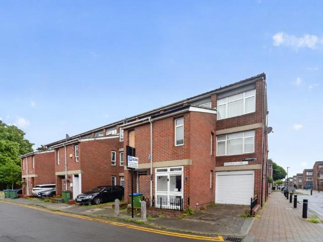 House for sale in East Greenwich, Greater London