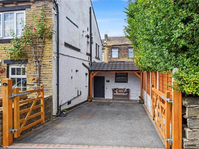 House for sale in Pudsey, West Yorkshire