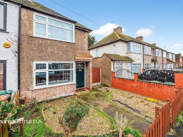 House for sale in West Bedfont, Lower Halliford